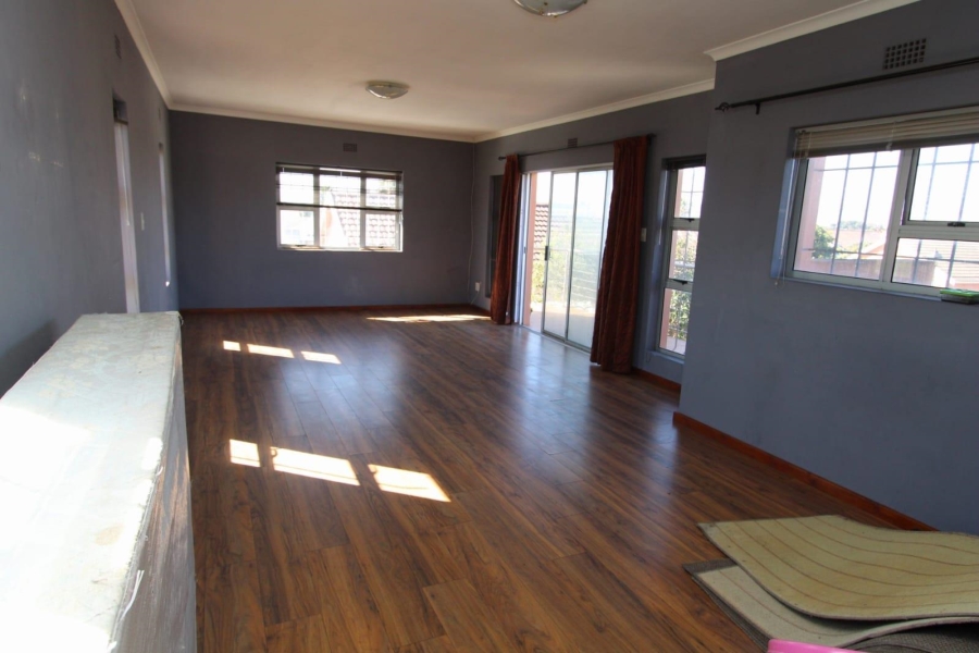 4 Bedroom Property for Sale in London Village Western Cape